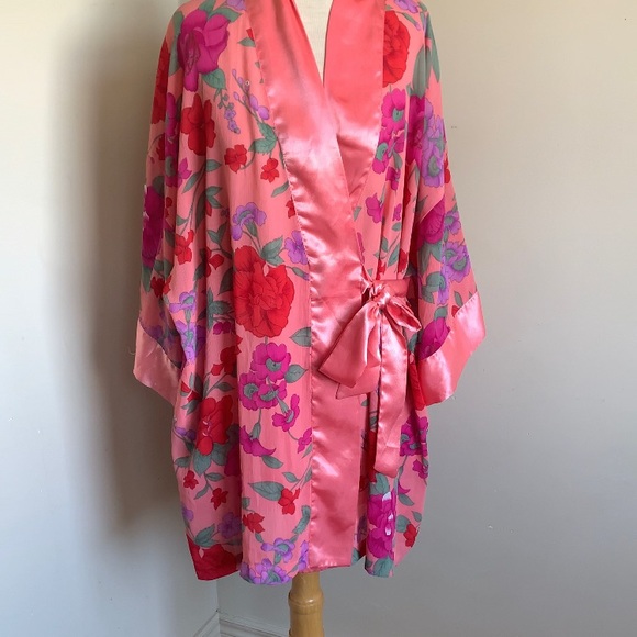 Gold Tag Victoria’s Secret Floral Kimono - Picture 2 of 4